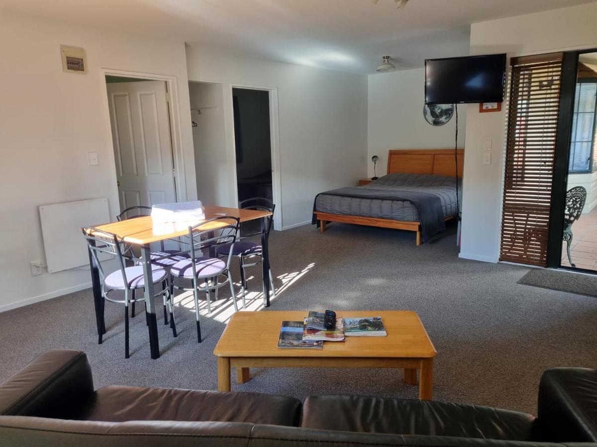 Glenalvon Lodge Motel 핸머스프링스 외부 사진